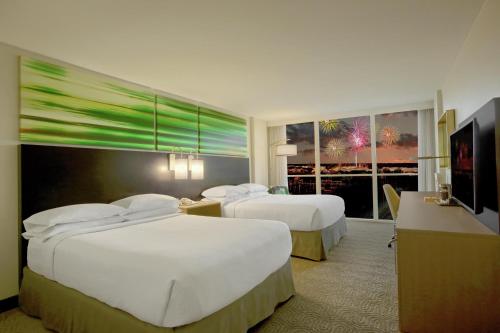Habitación con 2 camas grandes del hotel Doubletree by Hilton at the Entrance to Universal
