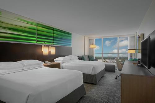 Habitación con 2 camas grandes del hotel Doubletree by Hilton at the Entrance to Universal. Foto 1