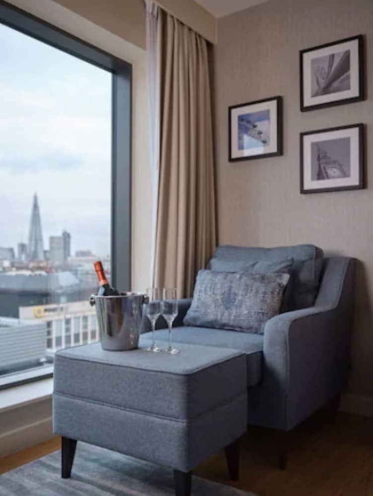 Estudio Premium, 1 cama King, vista a la ciudad del hotel Marlin Waterloo. Foto 1