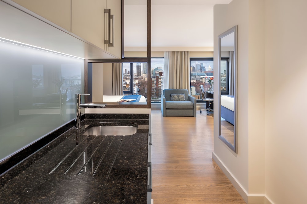 Estudio Premium, 1 cama King, vista a la ciudad del hotel Marlin Waterloo. Foto 5