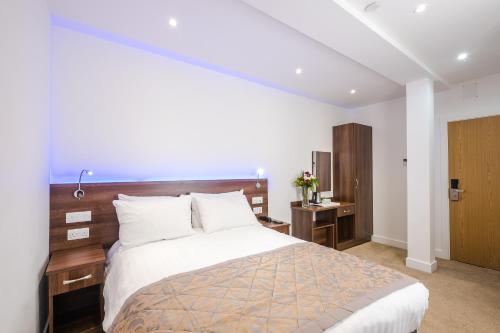 Habitación Doble con ducha del hotel Signature London. Foto 9