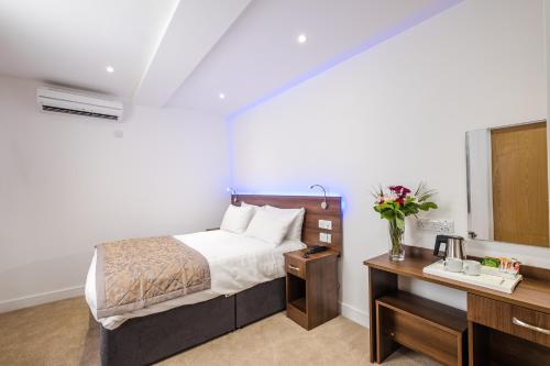 Habitación Doble con ducha del hotel Signature London. Foto 11