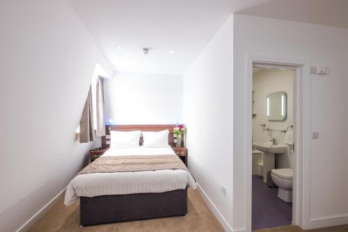 Habitación Doble con bañera del hotel Signature London. Foto 6