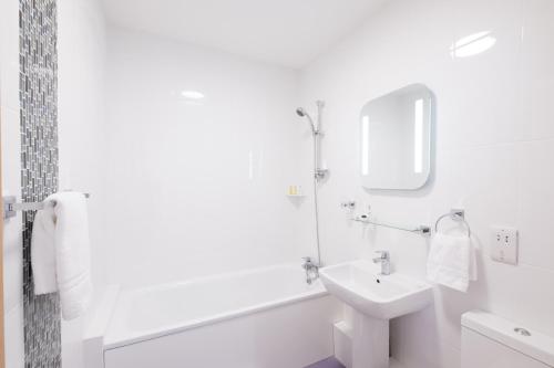 Habitación Individual con bañera del hotel Signature London. Foto 6