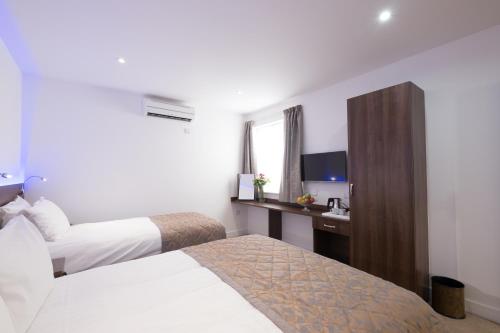 Habitación Triple del hotel Signature London. Foto 7