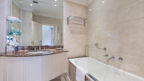 Habitación Doble Superior del hotel The Petersham. Foto 1