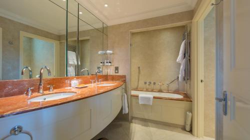 Habitación Deluxe del hotel The Petersham. Foto 14