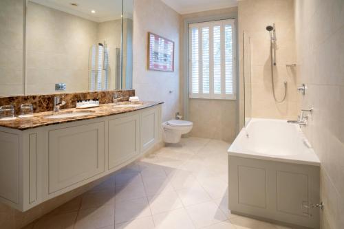 Habitación Deluxe del hotel The Petersham. Foto 23