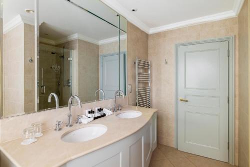 Suite con vistas al río del hotel The Petersham. Foto 11