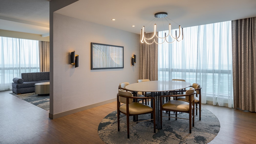 Suite Moderna Waterfront Tower, 1 Cama King, No Fumadores del hotel Harrah’s Resort Atlantic City– A Caesars Rewards Destination. Foto 1