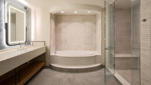Waterfront Tower East Suite King Non - Smoking del hotel Harrah’s Resort Atlantic City– A Caesars Rewards Destination. Foto 3