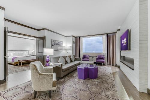 Suite Tower con cama extragrande y vistas a la bahía - No fumadores del hotel Harrah’s Resort Atlantic City– A Caesars Rewards Destination. Foto 2