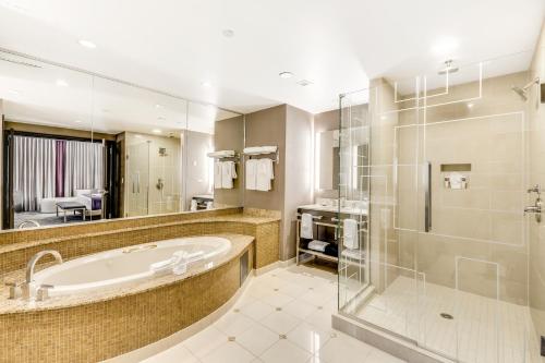 Suite Tower con cama extragrande y vistas a la bahía - No fumadores del hotel Harrah’s Resort Atlantic City– A Caesars Rewards Destination. Foto 3
