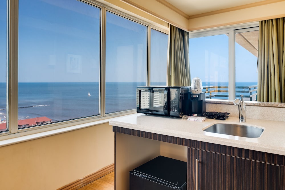 Suite Premium, 1 cama de matrimonio grande con sofá cama, balcón, frente al mar del hotel Showboat Atlantic City. Foto 4