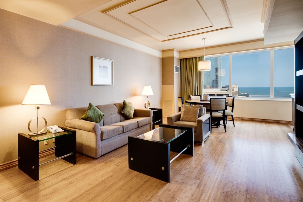 Suite Premium, 1 cama de matrimonio grande con sofá cama, balcón, frente al mar del hotel Showboat Atlantic City. Foto 6