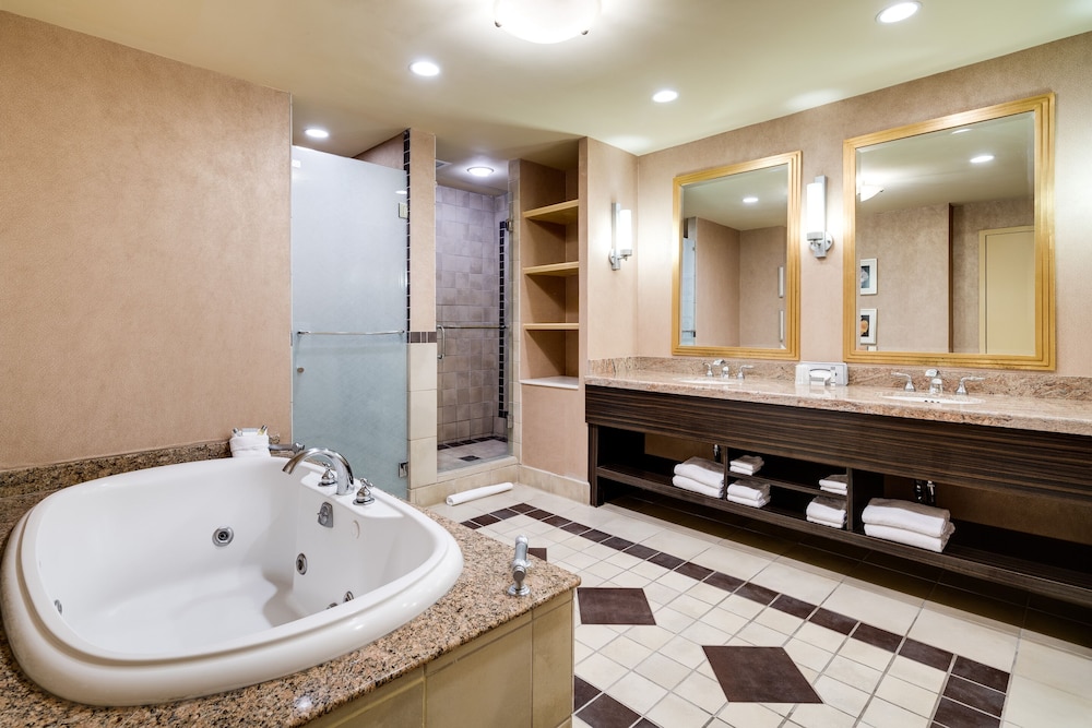 Suite Premium, 1 cama de matrimonio grande con sofá cama, balcón, frente al mar del hotel Showboat Atlantic City. Foto 9