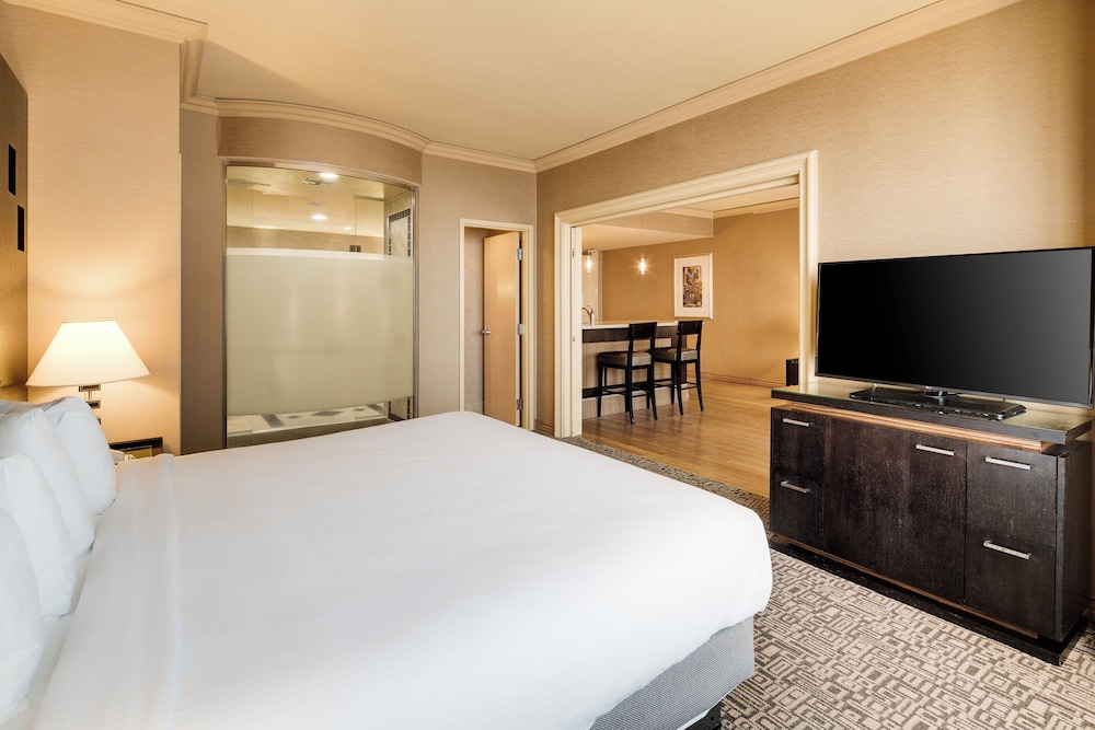 Suite King de un dormitorio en planta alta con vistas al mar del hotel Showboat Atlantic City