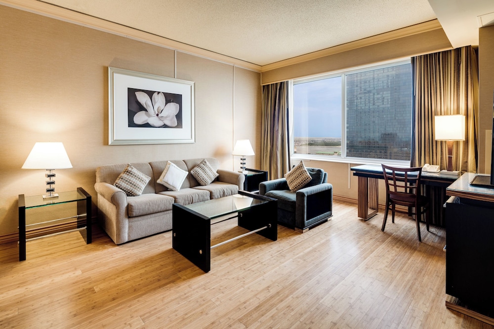 Suite King de un dormitorio en planta alta con vistas al mar del hotel Showboat Atlantic City. Foto 3