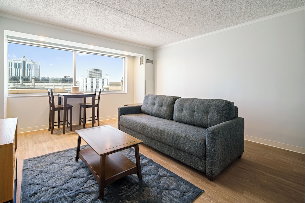 Apartamento de un dormitorio con cama King y cocina del hotel Showboat Atlantic City
