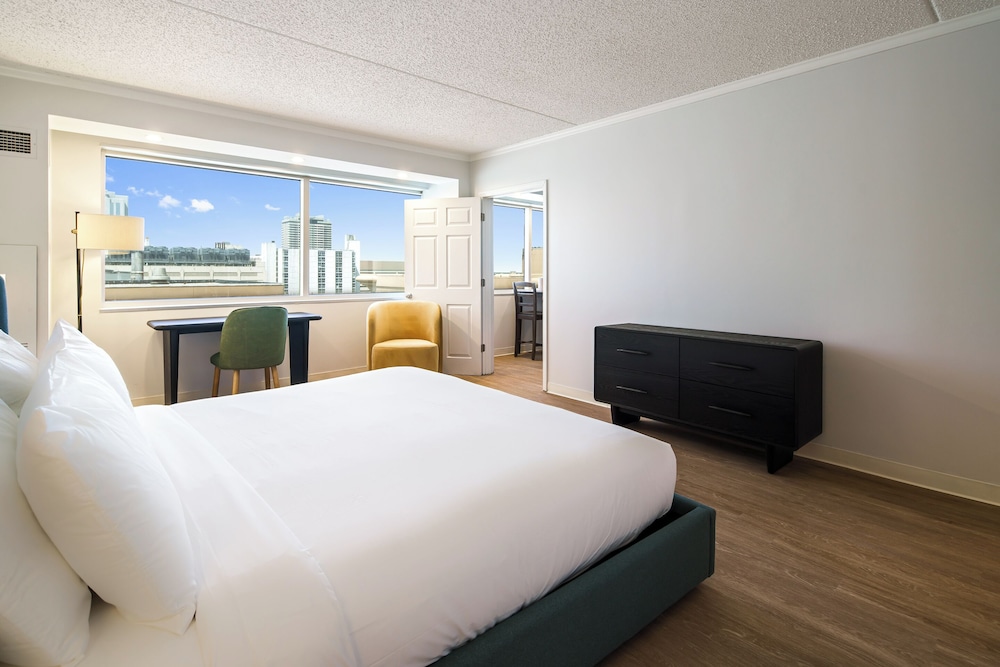 Apartamento de un dormitorio con cama King y cocina del hotel Showboat Atlantic City. Foto 2