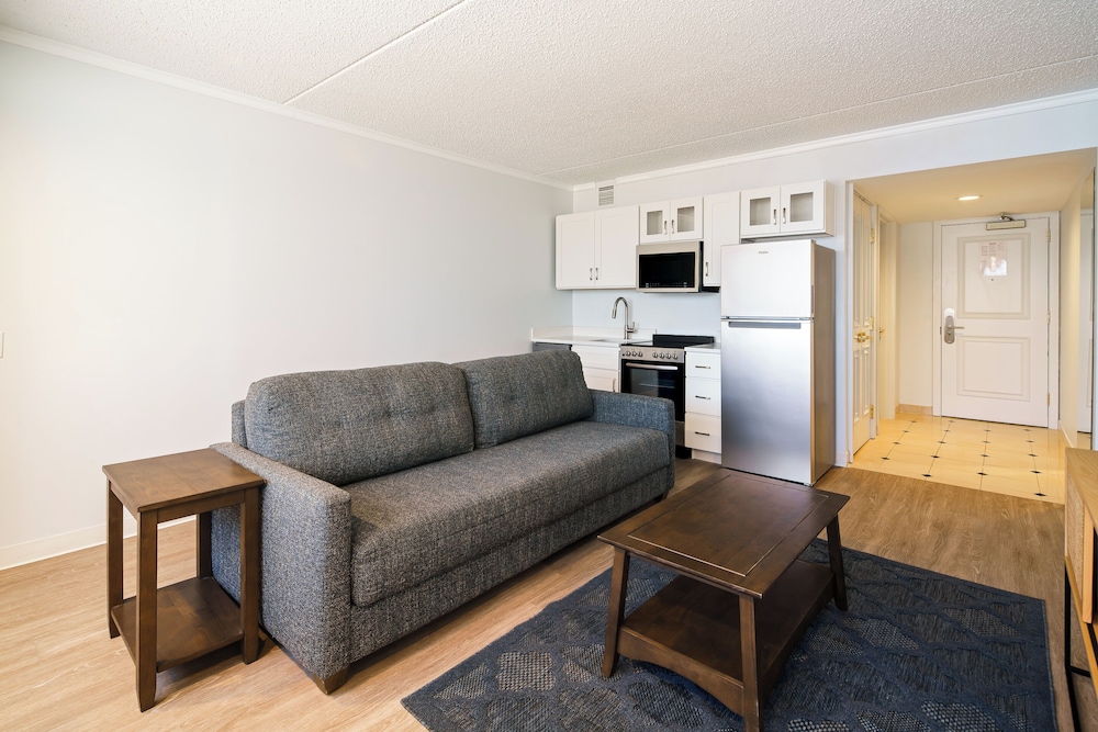Apartamento de un dormitorio con cama King y cocina del hotel Showboat Atlantic City. Foto 6