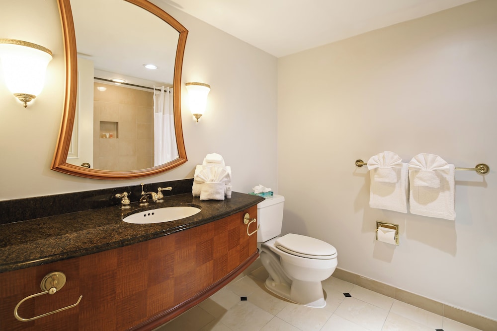 Apartamento de un dormitorio con cama King y cocina del hotel Showboat Atlantic City. Foto 8