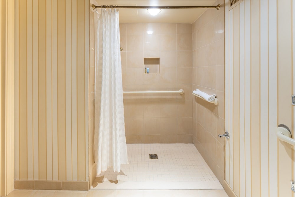 Habitación estándar, 2 camas de matrimonio con ducha accesible del hotel Showboat Atlantic City. Foto 5