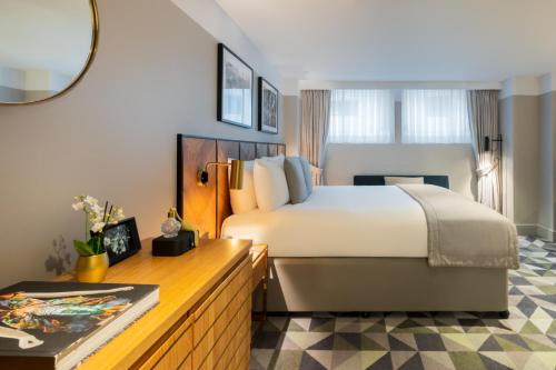 Habitación Doble Deluxe del hotel Victory House London. Foto 5