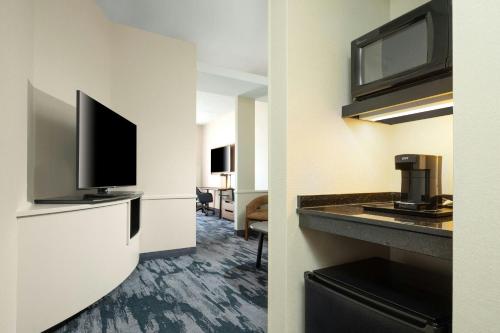 Suite Estudio - 1 cama extragrande del hotel Fairfield Inn and Suites - Buffalo Airport. Foto 1