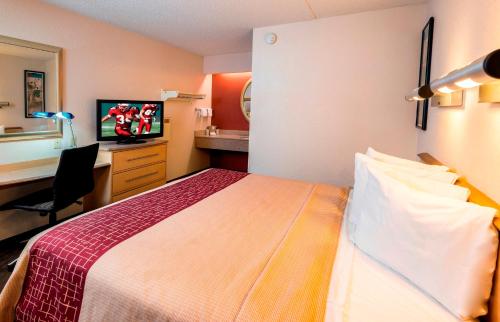 Habitación Estándar - 1 cama extragrande - No fumadores del hotel Red Roof Inn Buffalo Hamburg. Foto 2