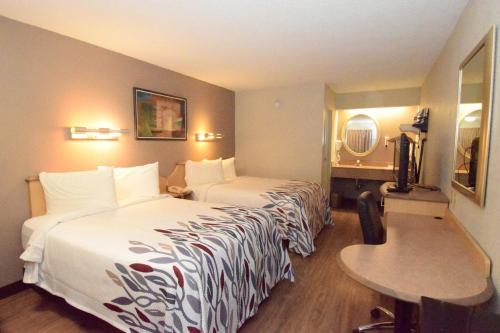 Habitación Deluxe - 2 camas dobles - No fumadores del hotel Red Roof Inn Buffalo Hamburg