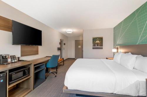 Habitación Doble con cama extragrande - No fumadores del hotel Comfort Inn and Suites Saratoga Springs