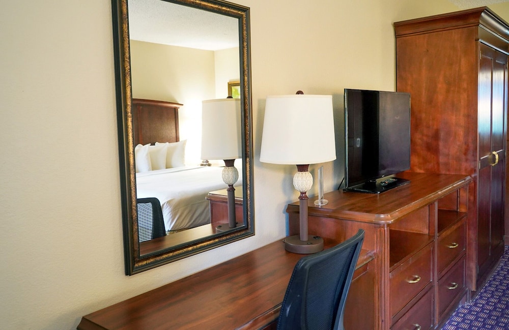 Habitación Deluxe doble, 2 camas dobles, no fumadores del hotel Rosen Inn International. Foto 4