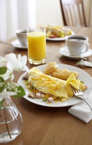 Suite de 1 dormitorio con cama extragrande - Adaptada para personas de movilidad reducida/No fumadores del hotel Country Inn & Suites by Radisson, Ithaca, NY. Foto 5