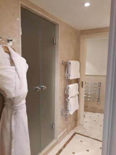 Suite Junior Parisienne del hotel Splendide Royal Paris - Relais & Châteaux. Foto 3