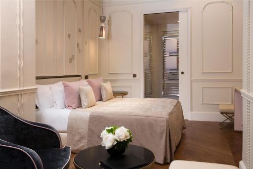Habitación Doble Deluxe con patio del hotel Le Narcisse Blanc and Spa