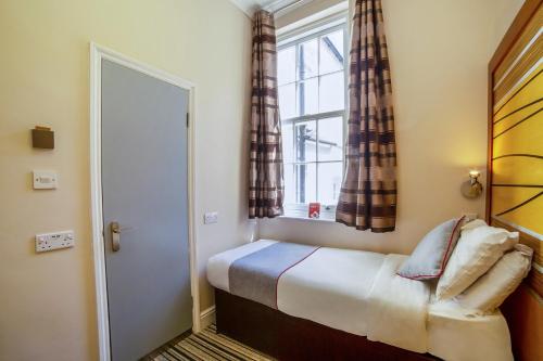 Habitación Doble Estándar - 2 camas del hotel Oyo Vegas. Foto 4