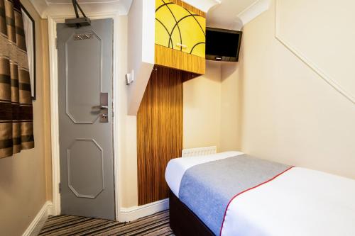 Habitación Individual Estándar del hotel Oyo Vegas. Foto 2