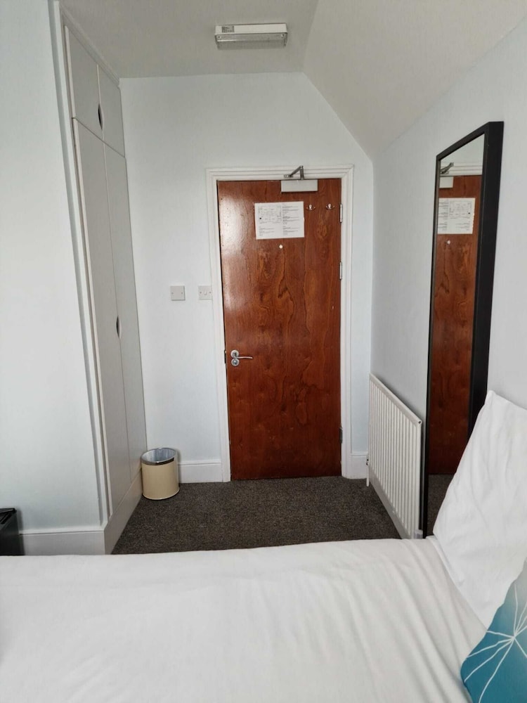 Cozy Double Room (Shared Bathroom) del hotel United Lodge and Apartments. Foto 6