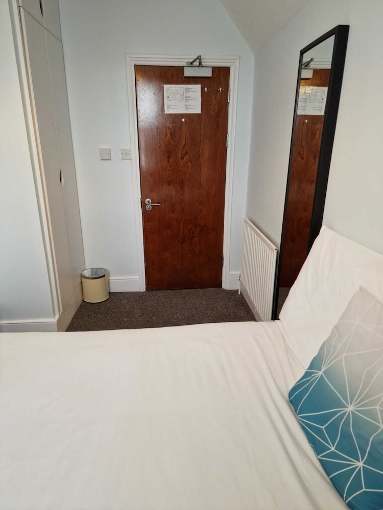 Cozy Double Room (Shared Bathroom) del hotel United Lodge and Apartments. Foto 13