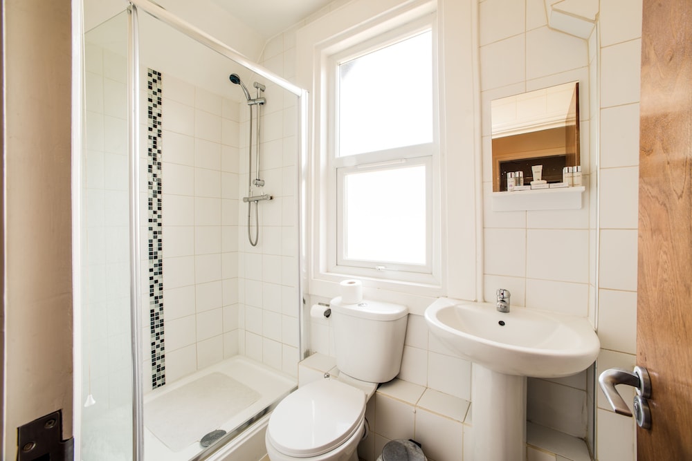Cozy Double Room (Shared Bathroom) del hotel United Lodge and Apartments. Foto 19