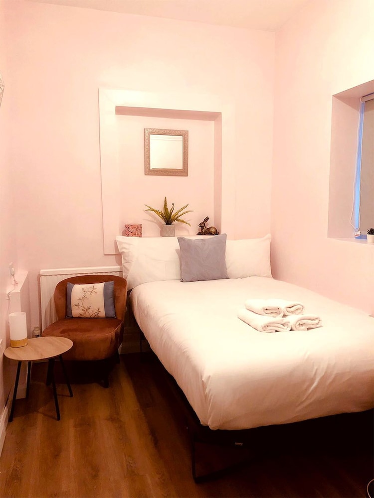 Habitación estándar doble del hotel United Lodge and Apartments. Foto 6