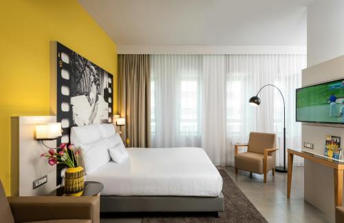 Habitación Triple Deluxe del hotel NYX Milan. Foto 5