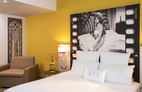 Habitación Triple Deluxe del hotel NYX Milan. Foto 8