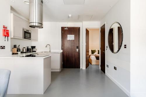 Apartamento Con Cocina 1 habitación Vista ciudad Sofá Cama incluido 1 Cama doble del hotel High Street Kensington Apartments. Foto 3