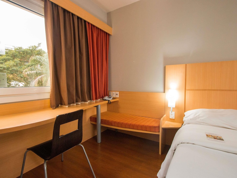 Habitacion Standard con 1 cama doble del hotel Ibis Asuncion. Foto 5