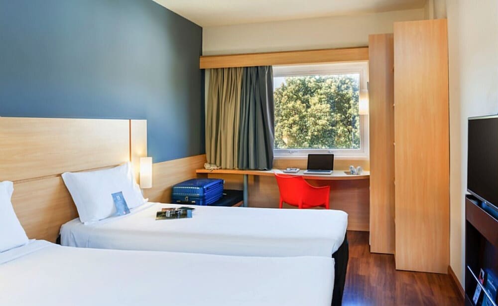 Habitacion Standard con 2 camas singles del hotel Ibis Asuncion. Foto 7