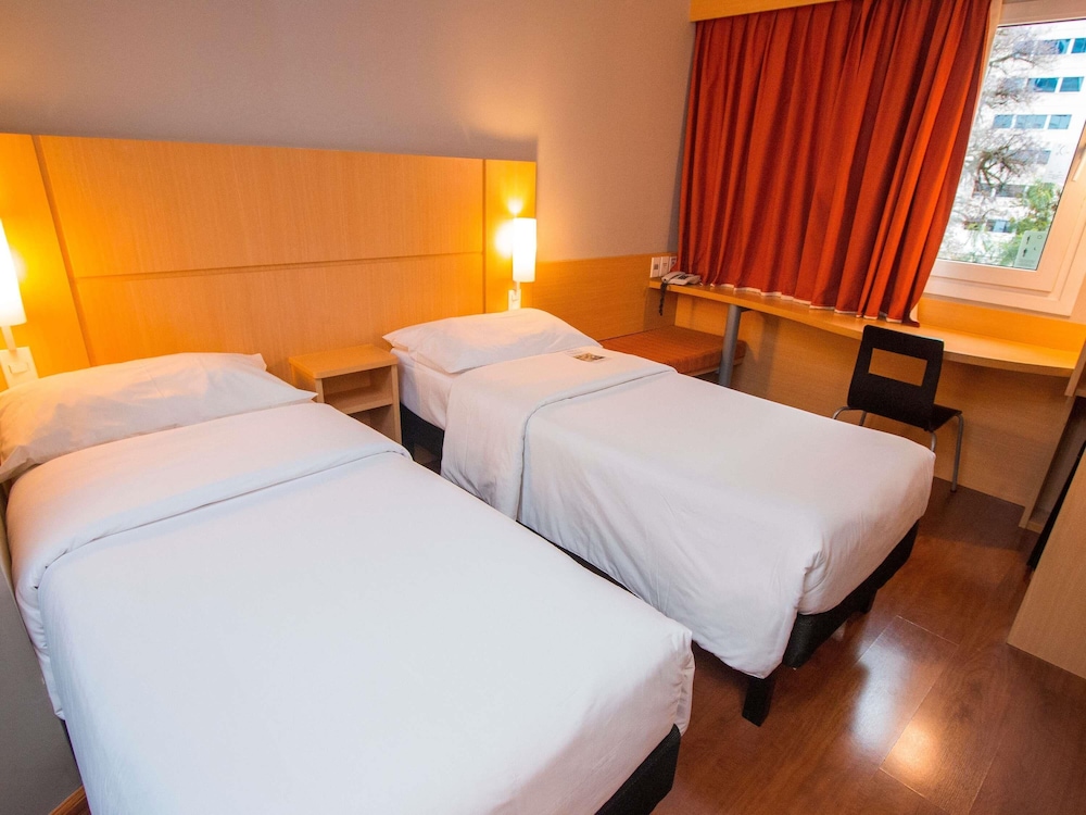 Habitacion Standard con 2 camas singles del hotel Ibis Asuncion. Foto 10
