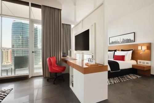 Suite Tryp Prémium con acceso al club de playa Soluna del hotel Tryp By Wyndham Dubai