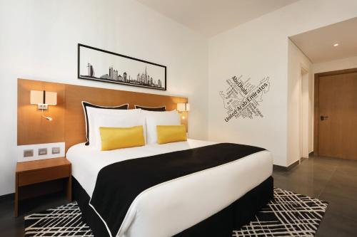 36 Hours Staycation Package – TRYP Room including Complimentary access to Soluna Beach Club, 36% off F&B & Laundry, Early check - in at 6 AM & Late check - out at 6 PM del hotel Tryp By Wyndham Dubai